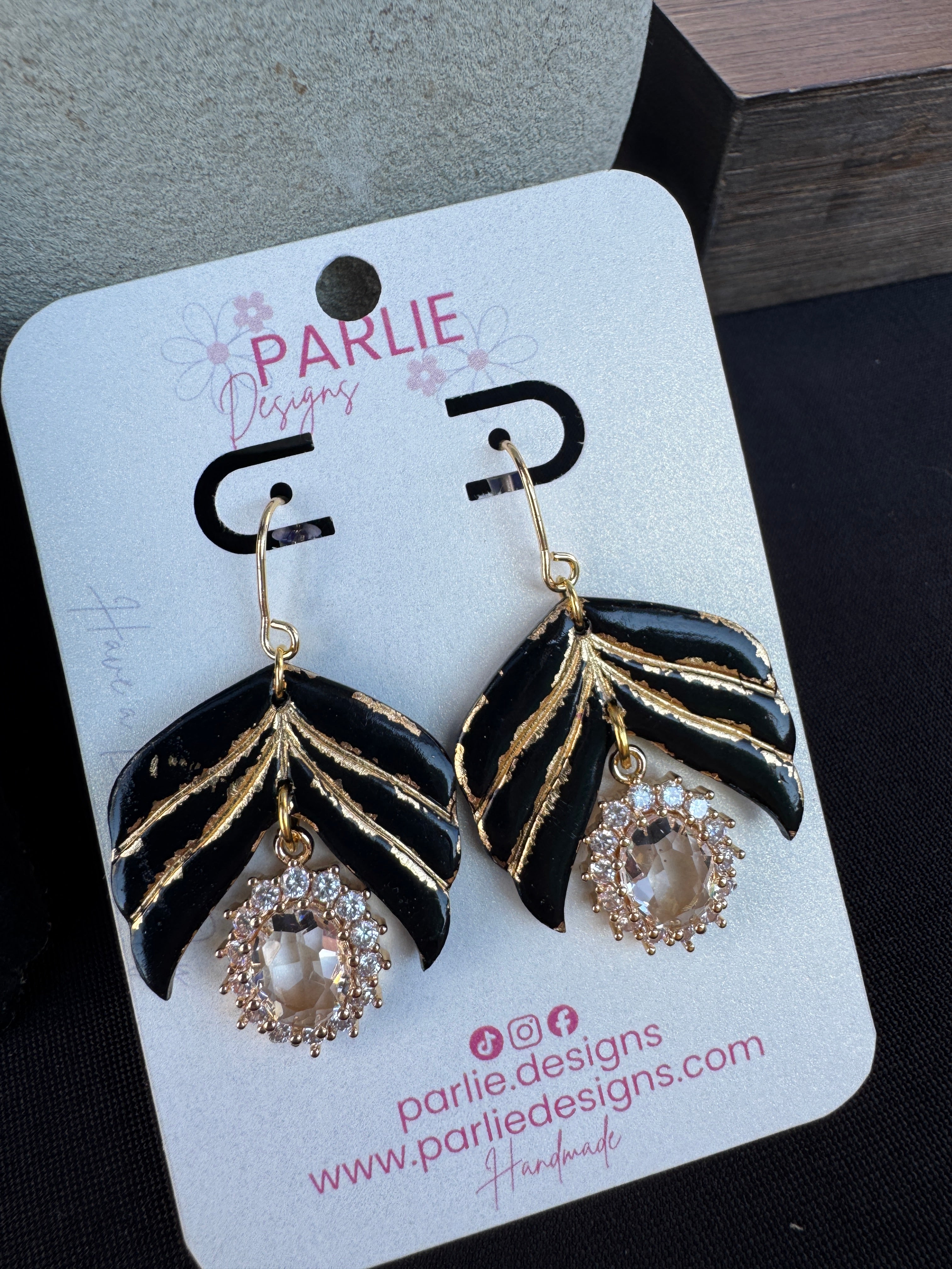 Statement Gold and Black