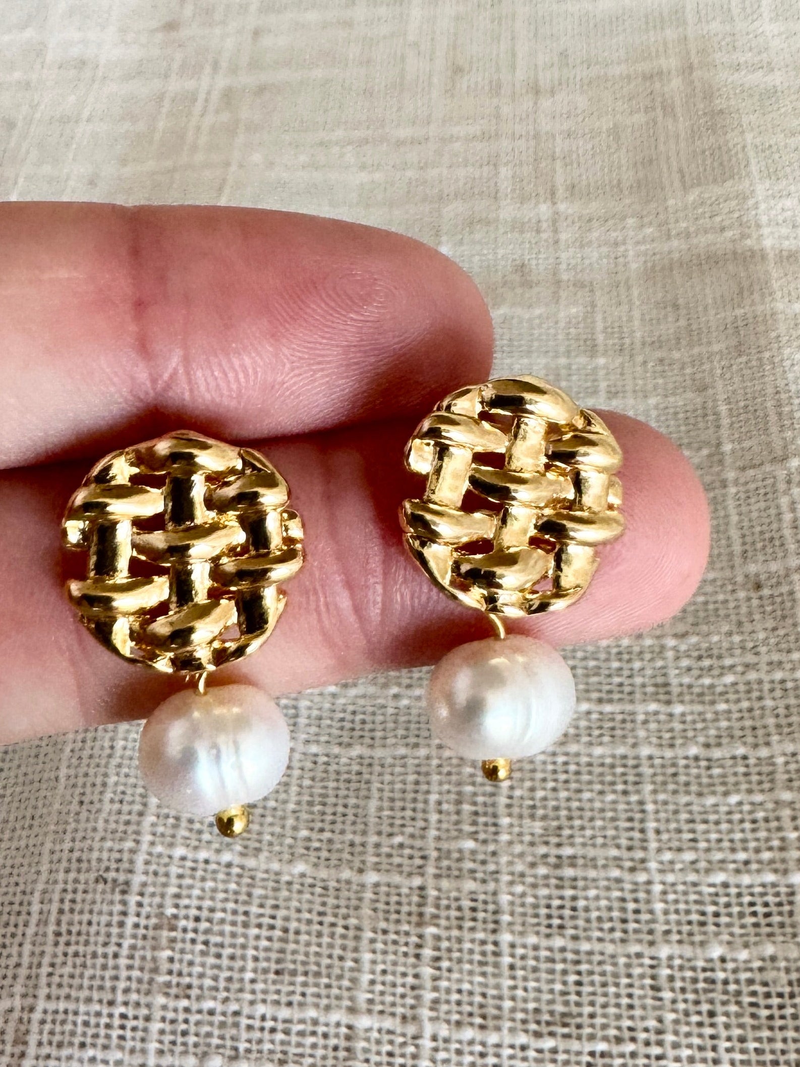 Weaved stud & Pearl