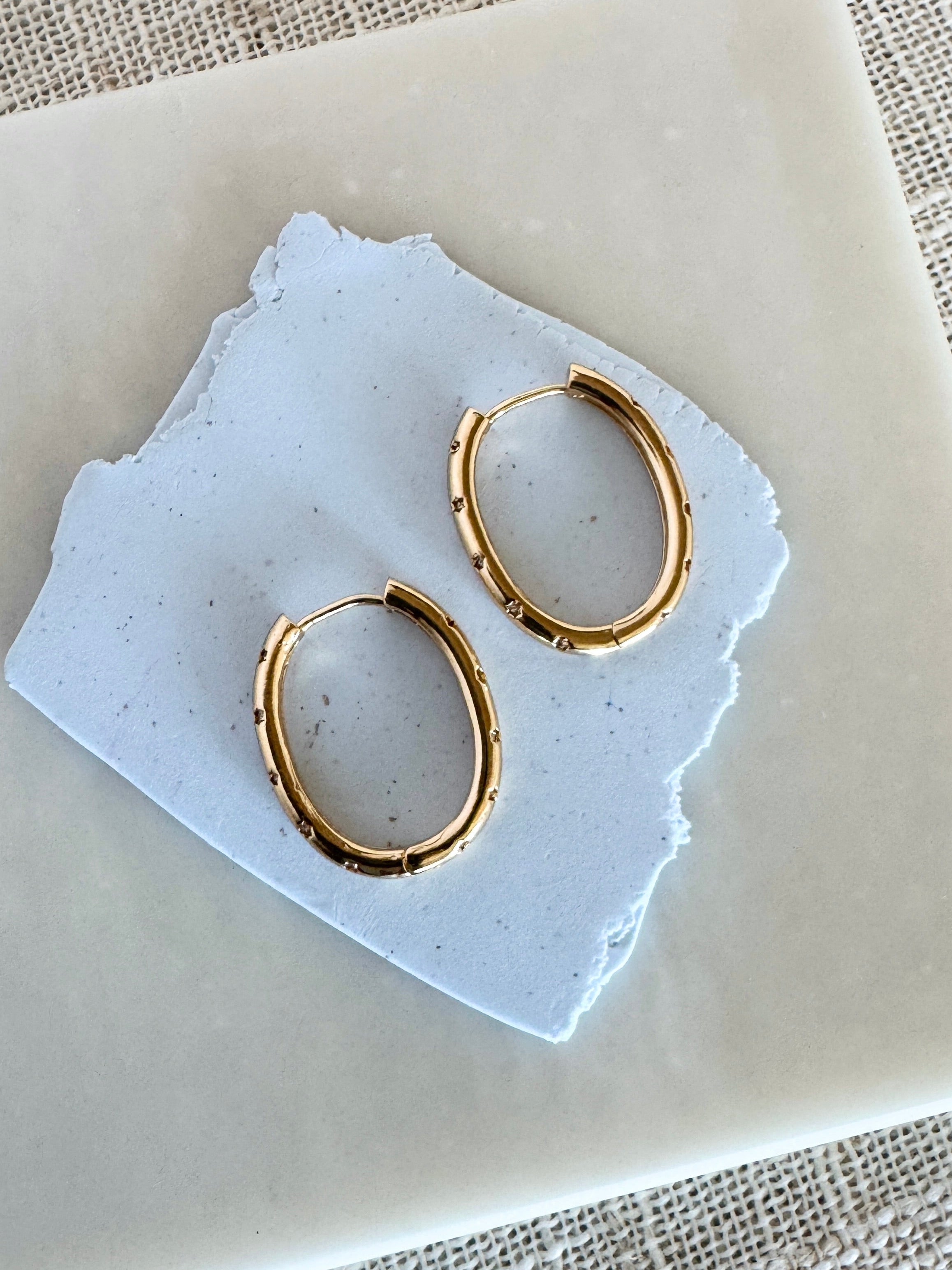 Diamond Oval Huggies