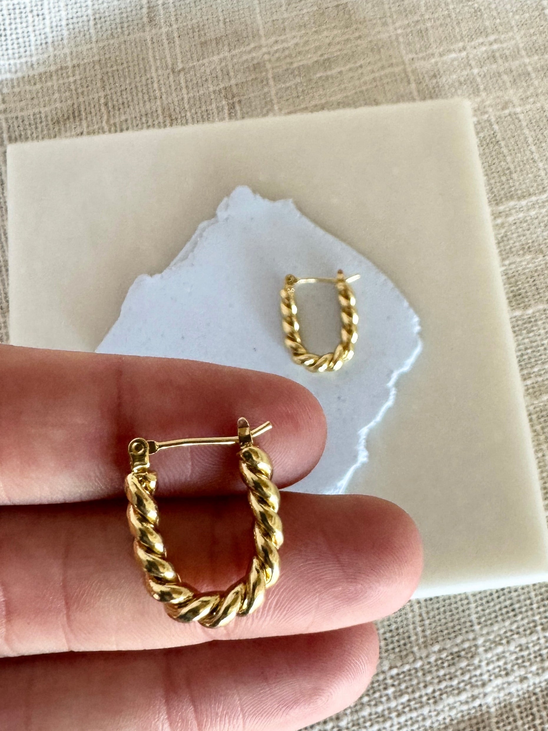Twisted Oval Hoop