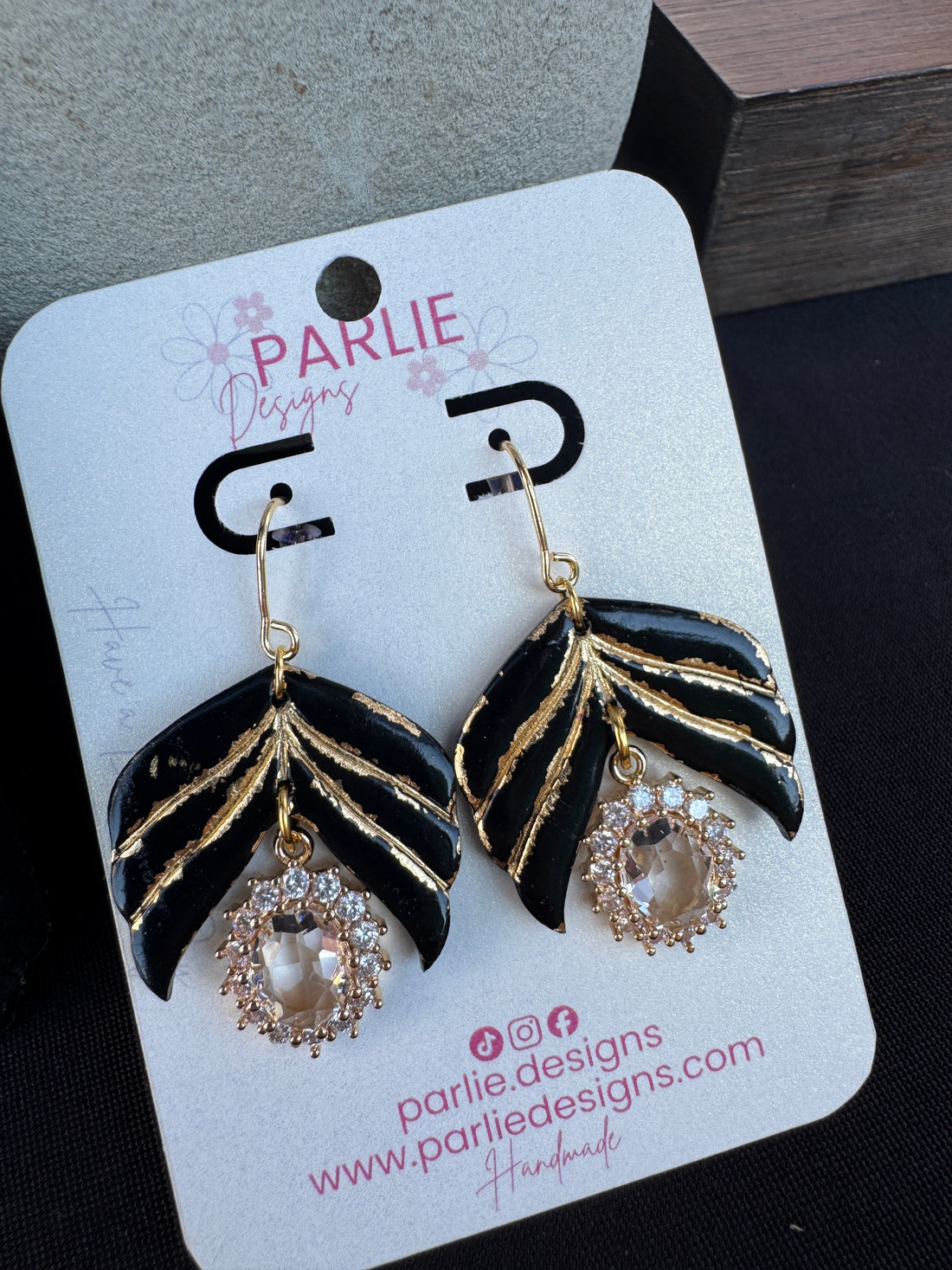 Statement Gold and Black