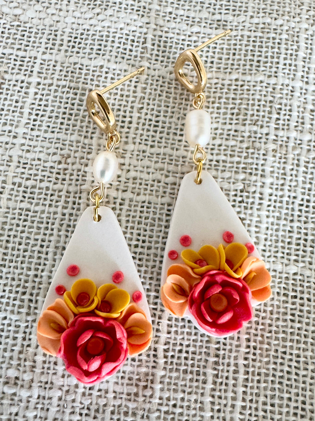 Elegant florals &amp; pearls