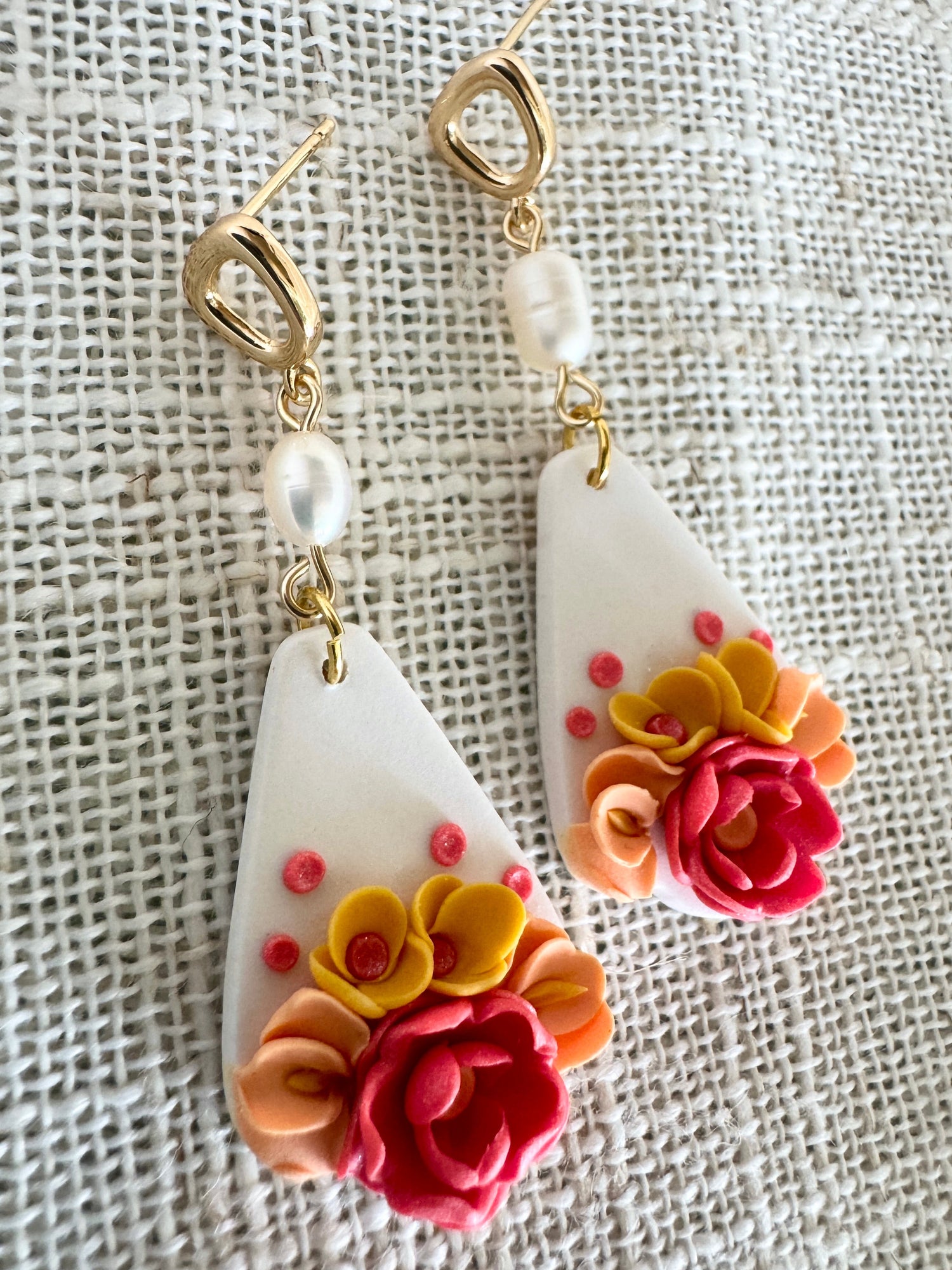 Elegant florals &amp; pearls