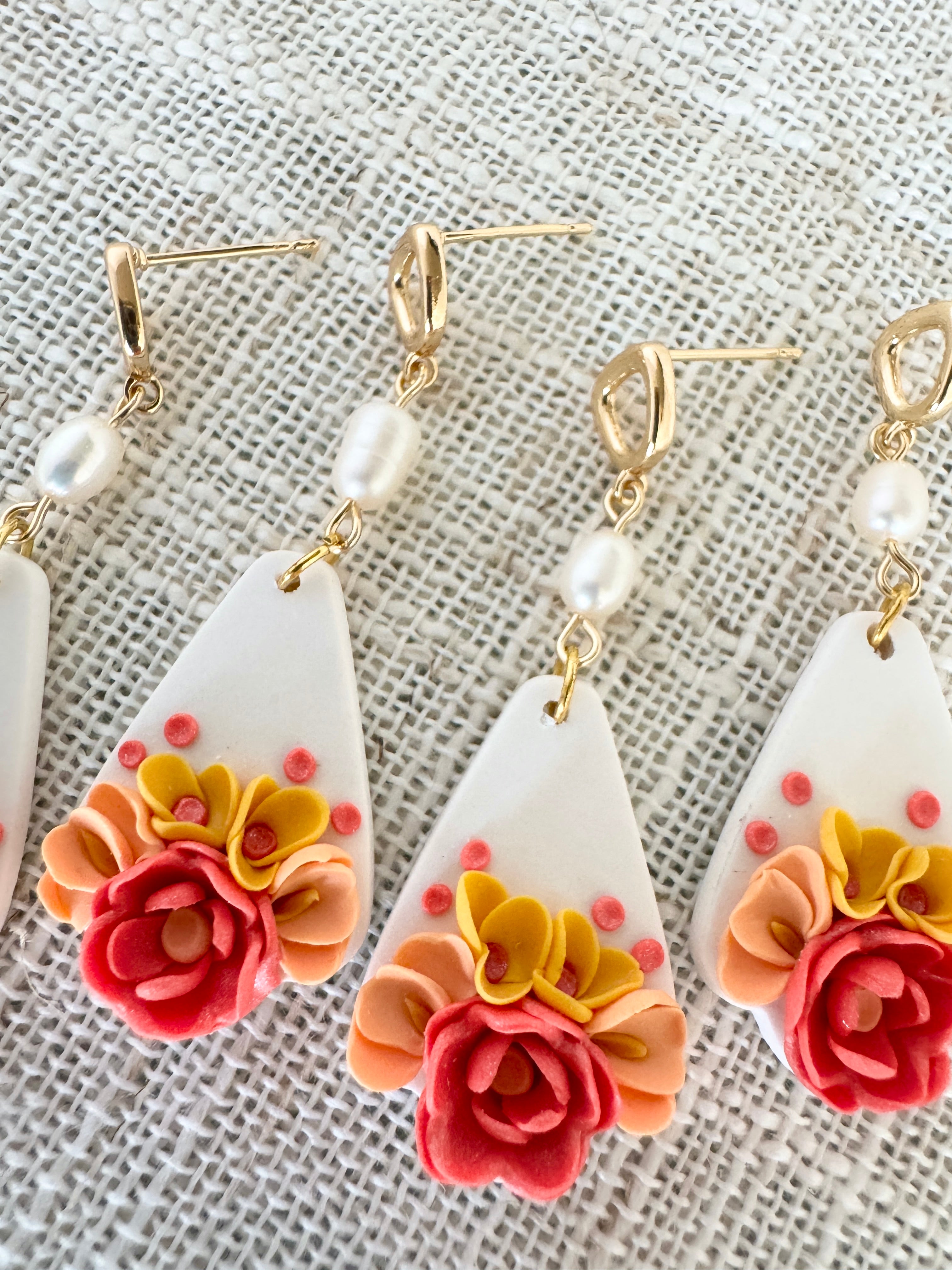 Elegant florals &amp; pearls