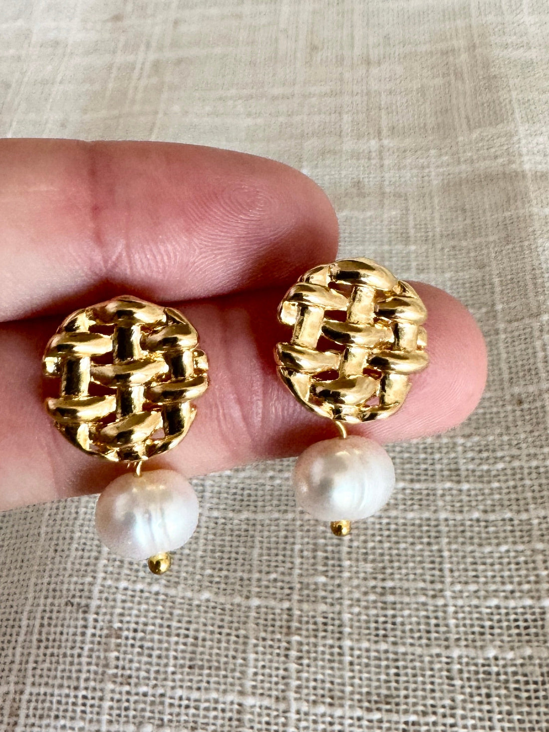 Weaved stud &amp; Pearl