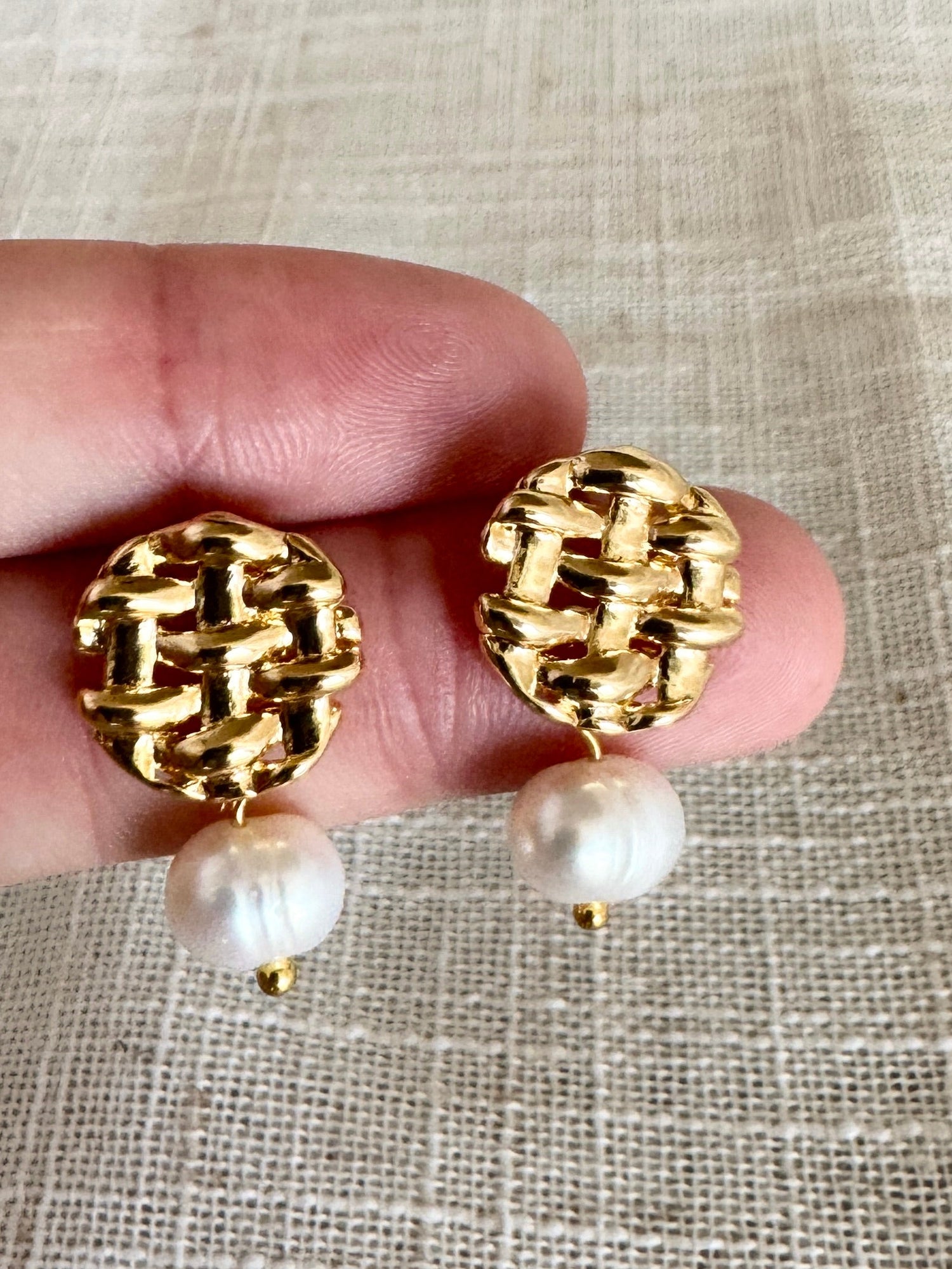 Weaved stud &amp; Pearl