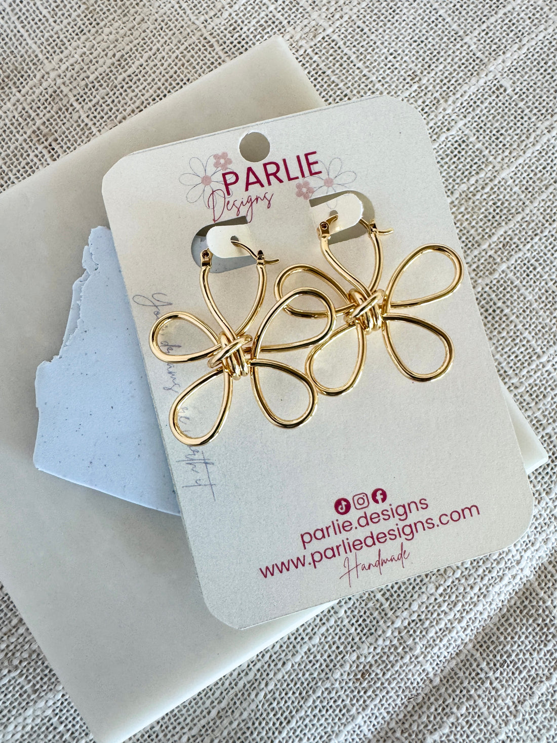 Gold Loop Flower