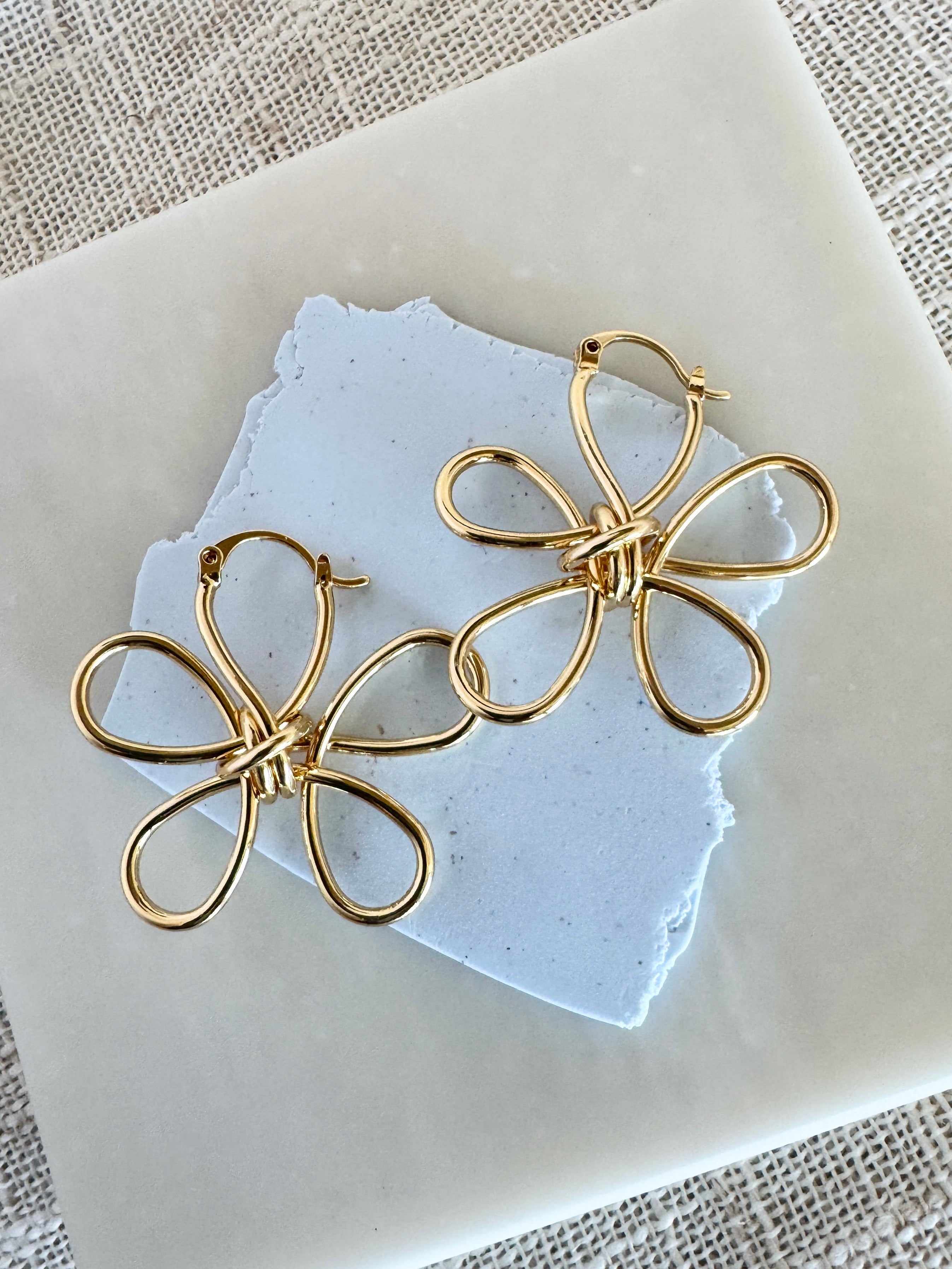 Gold Loop Flower