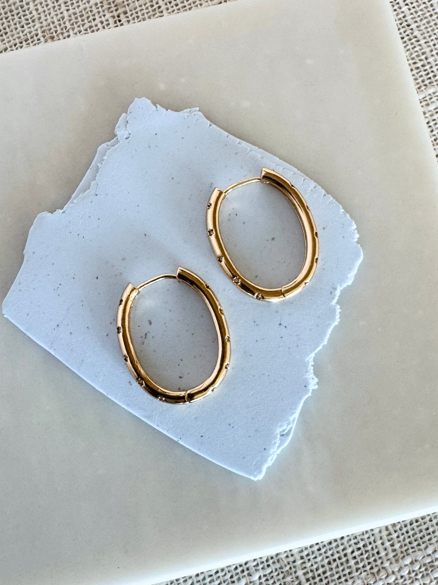 Diamond Oval Huggies