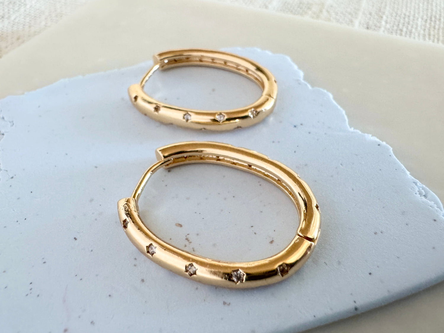 Diamond Oval Huggies