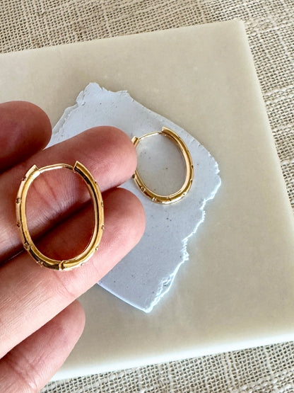 Diamond Oval Huggies
