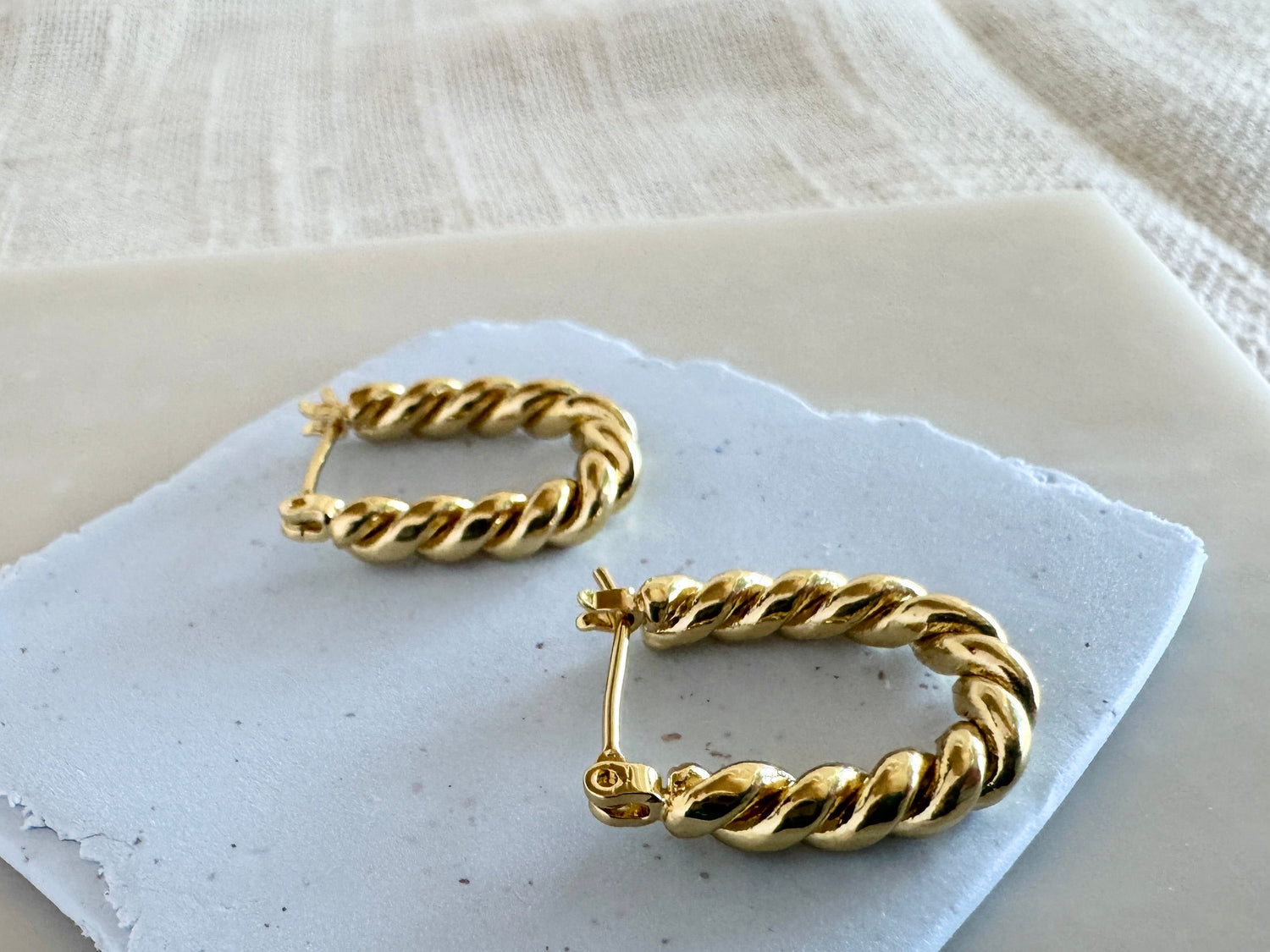 Twisted Oval Hoop