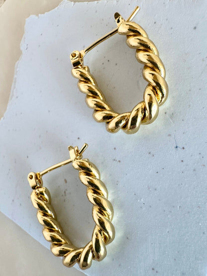 Twisted Oval Hoop