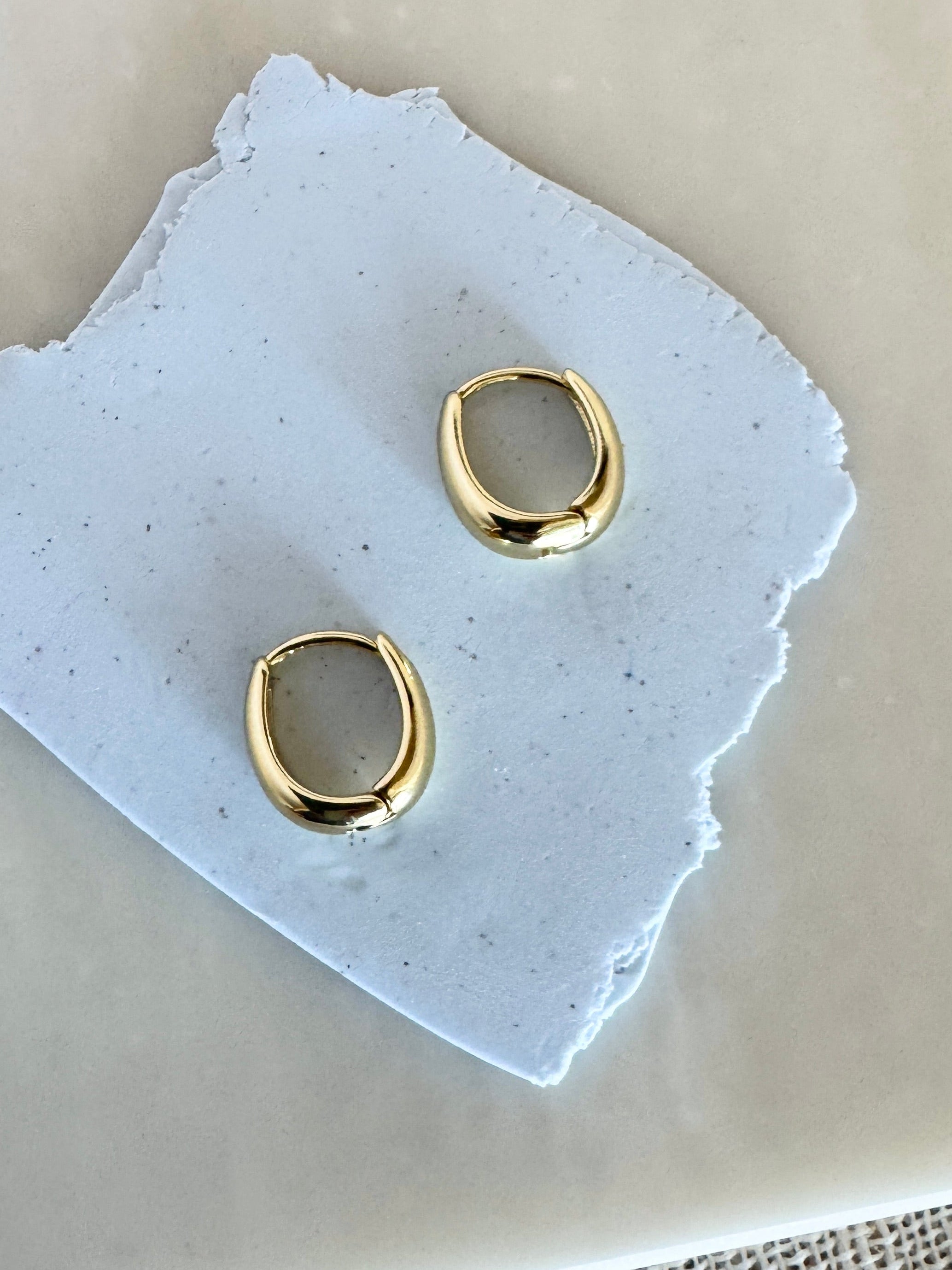Small Oval Huggie