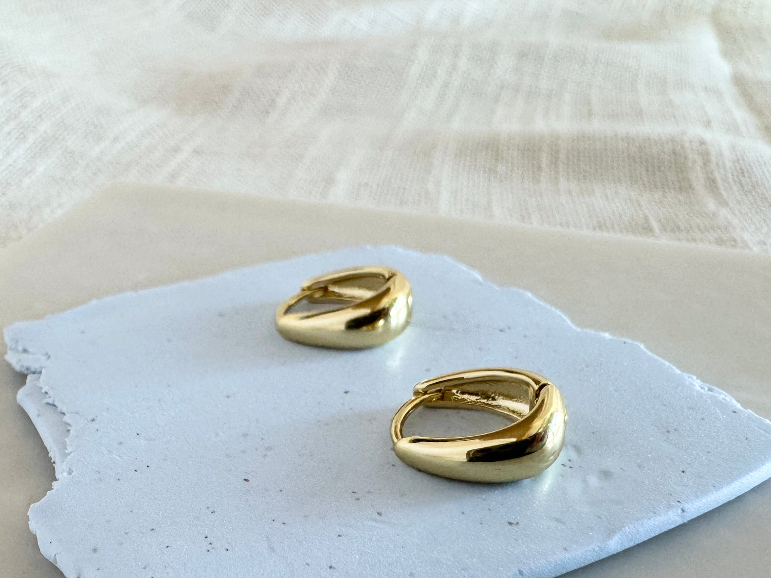 Small Oval Huggie